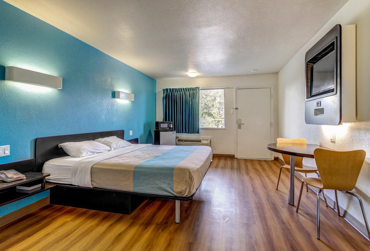 Motel 6 Waco - Lacy Lakeview Bellmead Extérieur photo