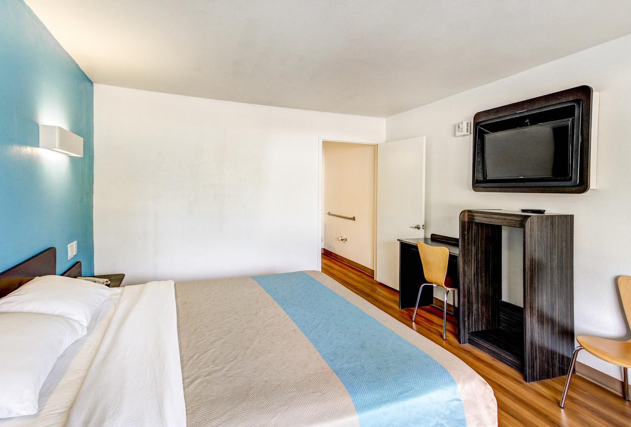Motel 6 Waco - Lacy Lakeview Bellmead Extérieur photo