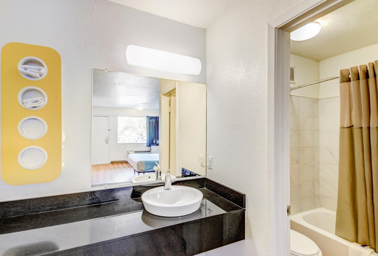 Motel 6 Waco - Lacy Lakeview Bellmead Extérieur photo